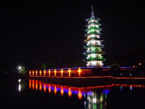 周边旅游景点——方塔公园